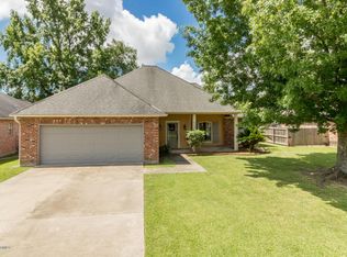 405 Crest Cir, Youngsville, LA 70592