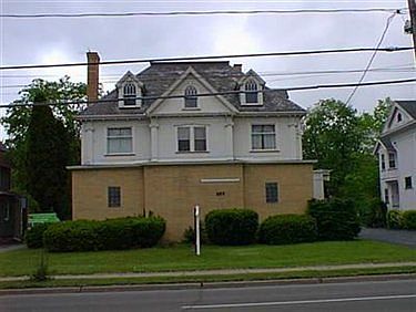 2nd image of 689-93 N Park Ave