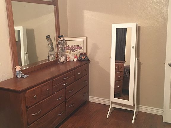 1st bedroom 