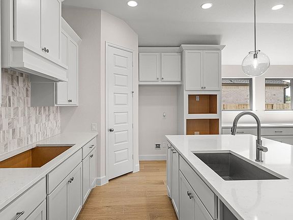 4th image of 9730 Manor House Ln