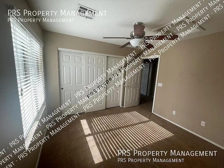 1053 W Bruce Ave — Photo 12