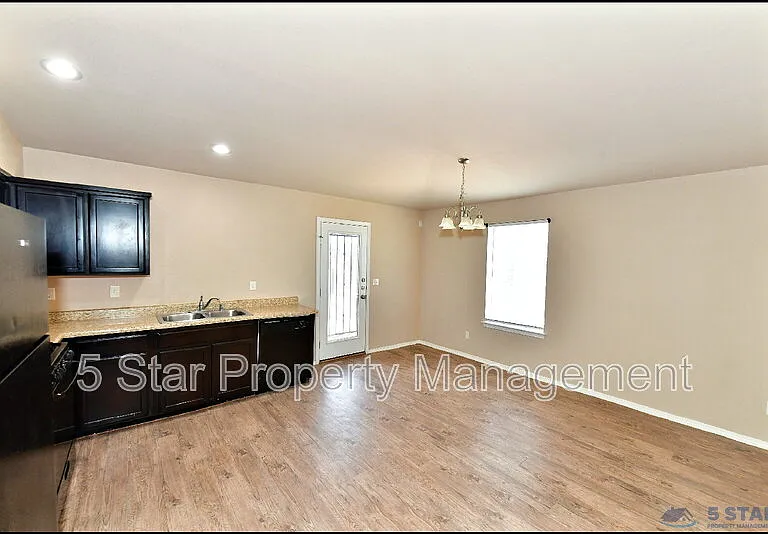 916 Villa Seca Dr — Photo 11