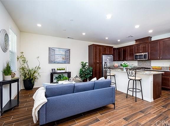 2nd image of 40400 Calle Real