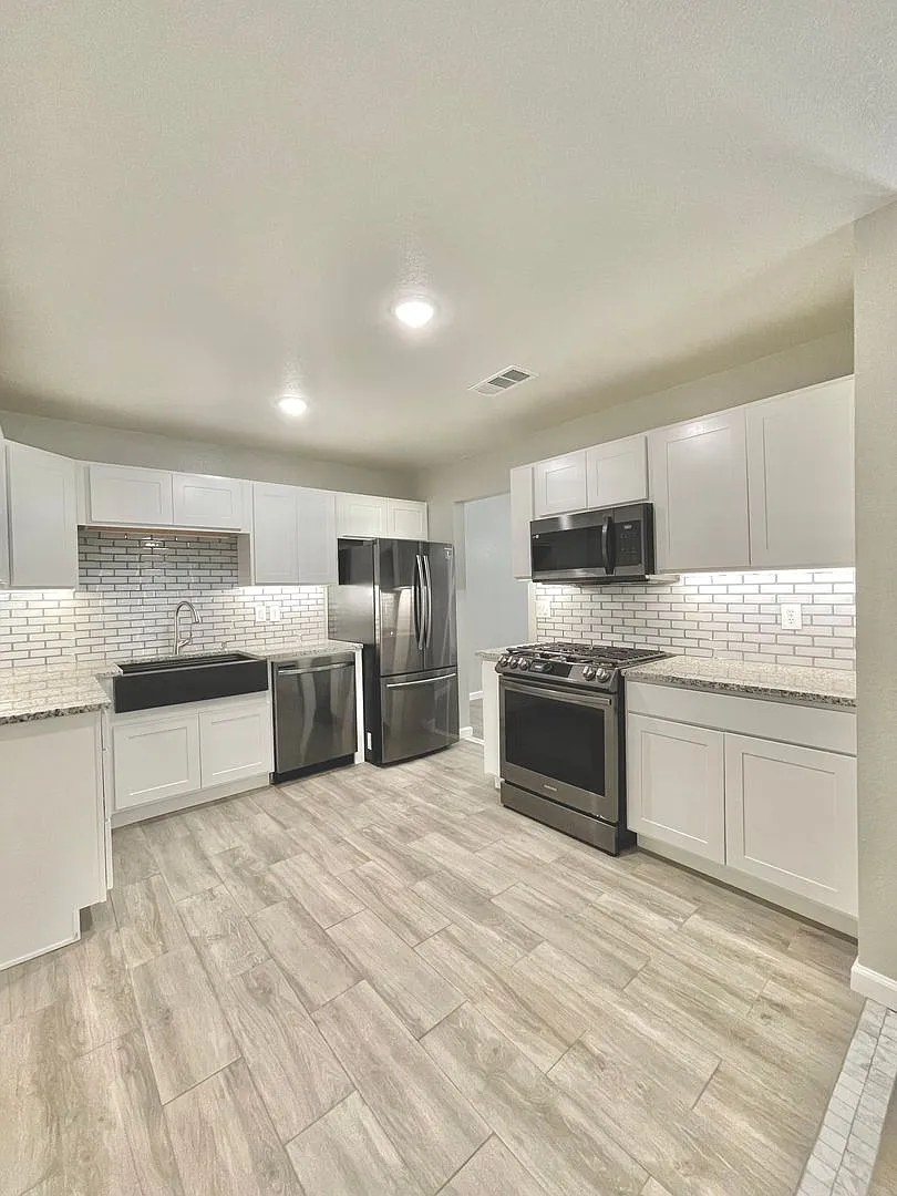 Renovated in 2023, 3 Bedroom 2 Bath Home now available! — Photo 3