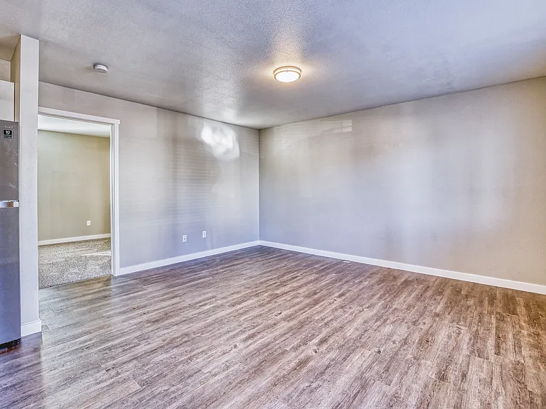Selkirk Apartments — Photo 6
