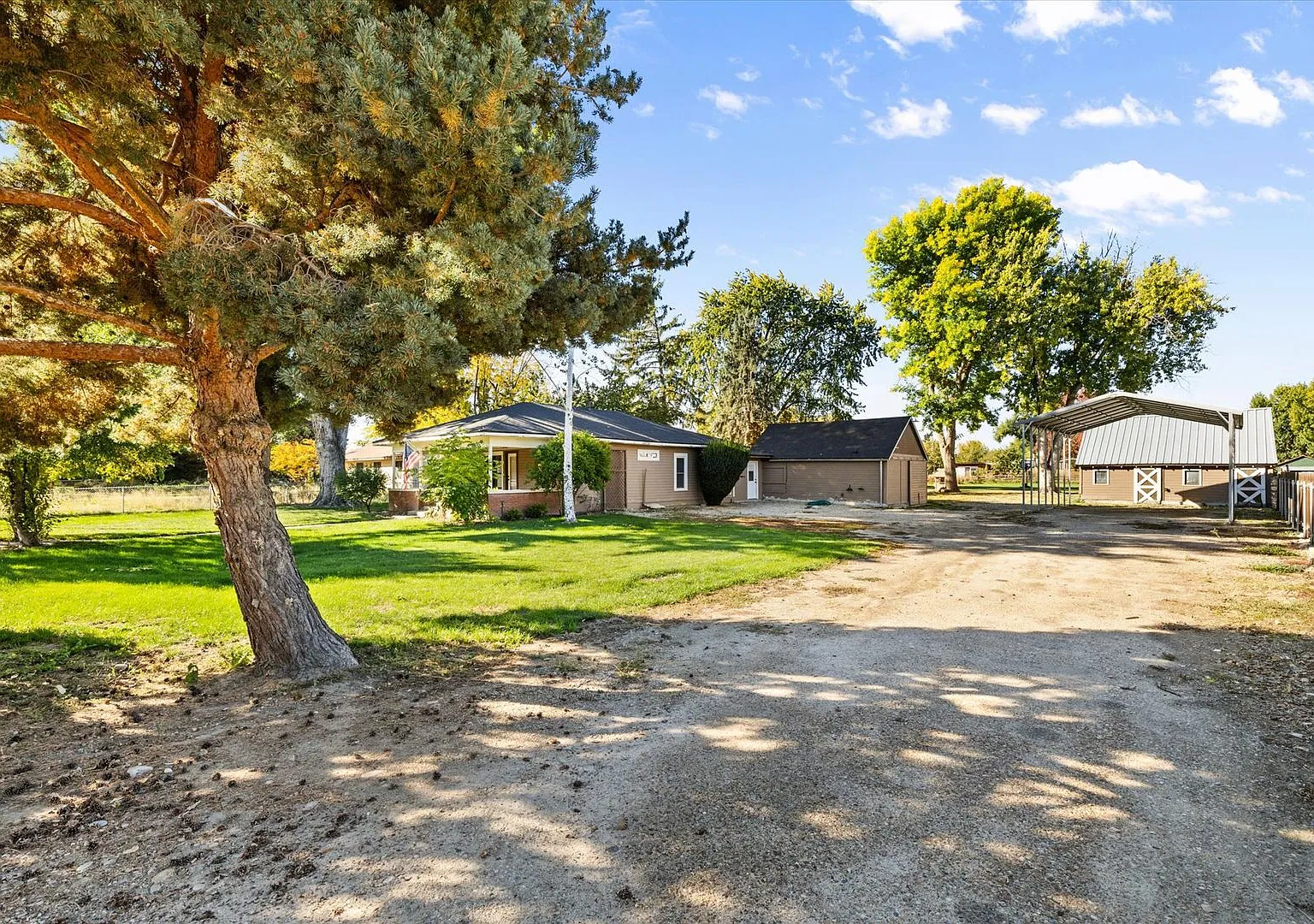 Charming Country Home on 1 Acre 2 Bed, 1 Bath + Bonus Space | Just 13 Miles from Boise! — Photo 2