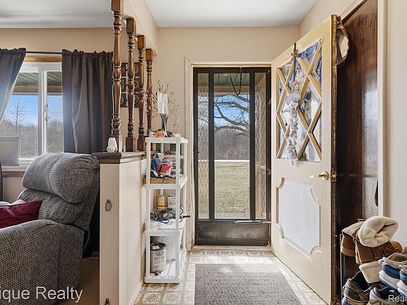 5th image of 4056 Field Rd