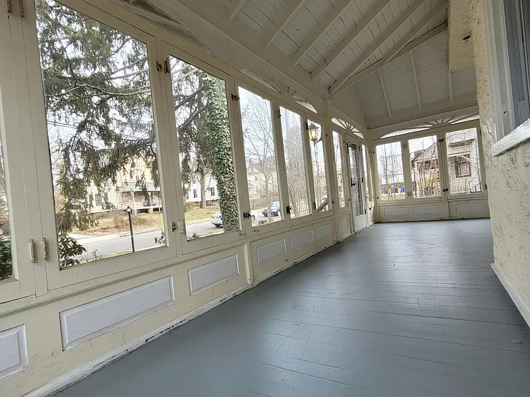 213 Lippincott Ave — Photo 7