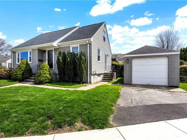 19 Hillside Ave, Newport, RI 02840