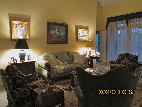 Elegant LR overlooking lake