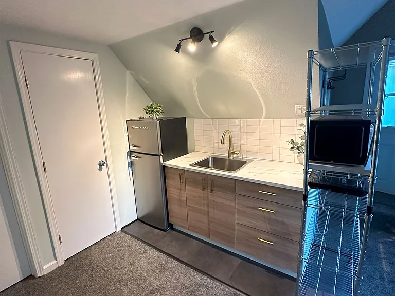349 Lyons St #A — Photo 8