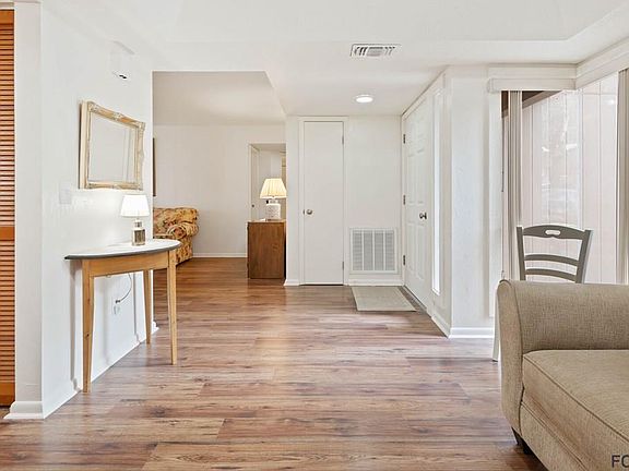 5th image of 21 Greenbriar Ct Unit 21