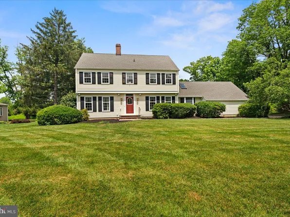 212 Penn View Dr, Pennington, NJ 08534