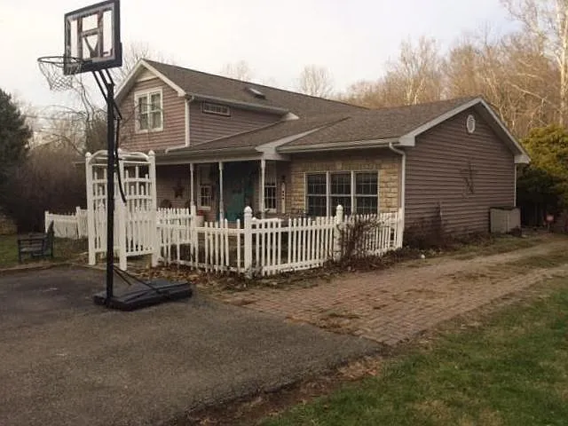 313 Oliver Dr photo 1