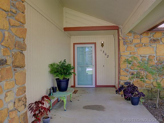 2nd image of 1302 E 140th Pl