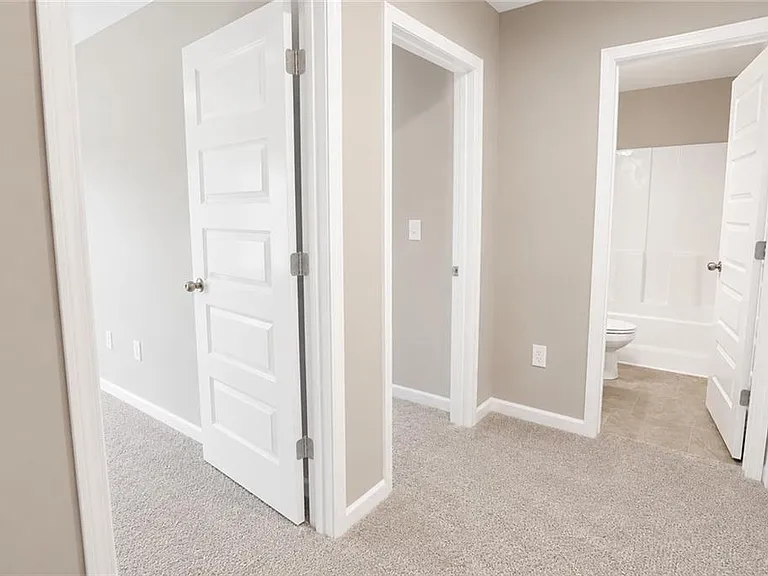 100 Squarewood Ln — Photo 12