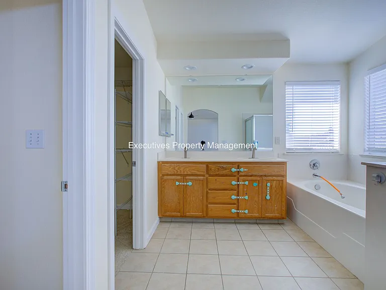 4651 Stern Dr — Photo 15