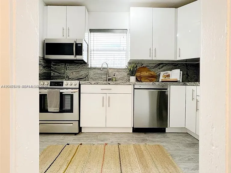 1040 Lenox Ave #1040 — Photo 3