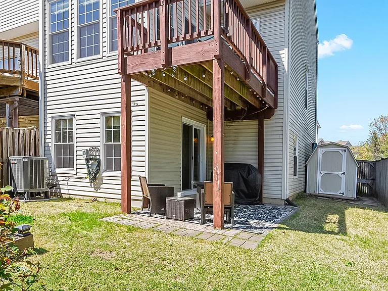 1015 Carbondale Way — Photo 32