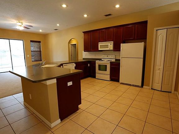 3rd image of 477 Oak Landing Blvd
