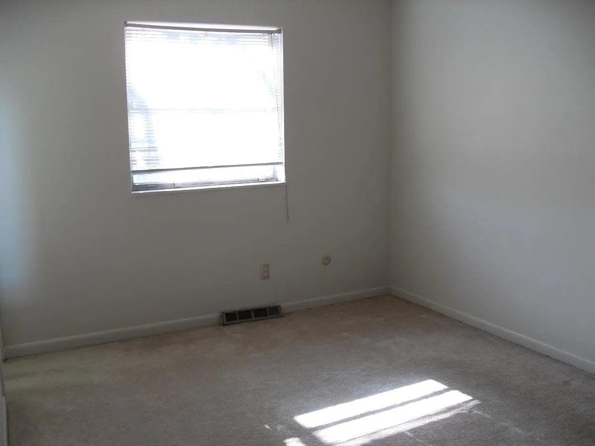 5058 Hibbs Dr — Photo 2
