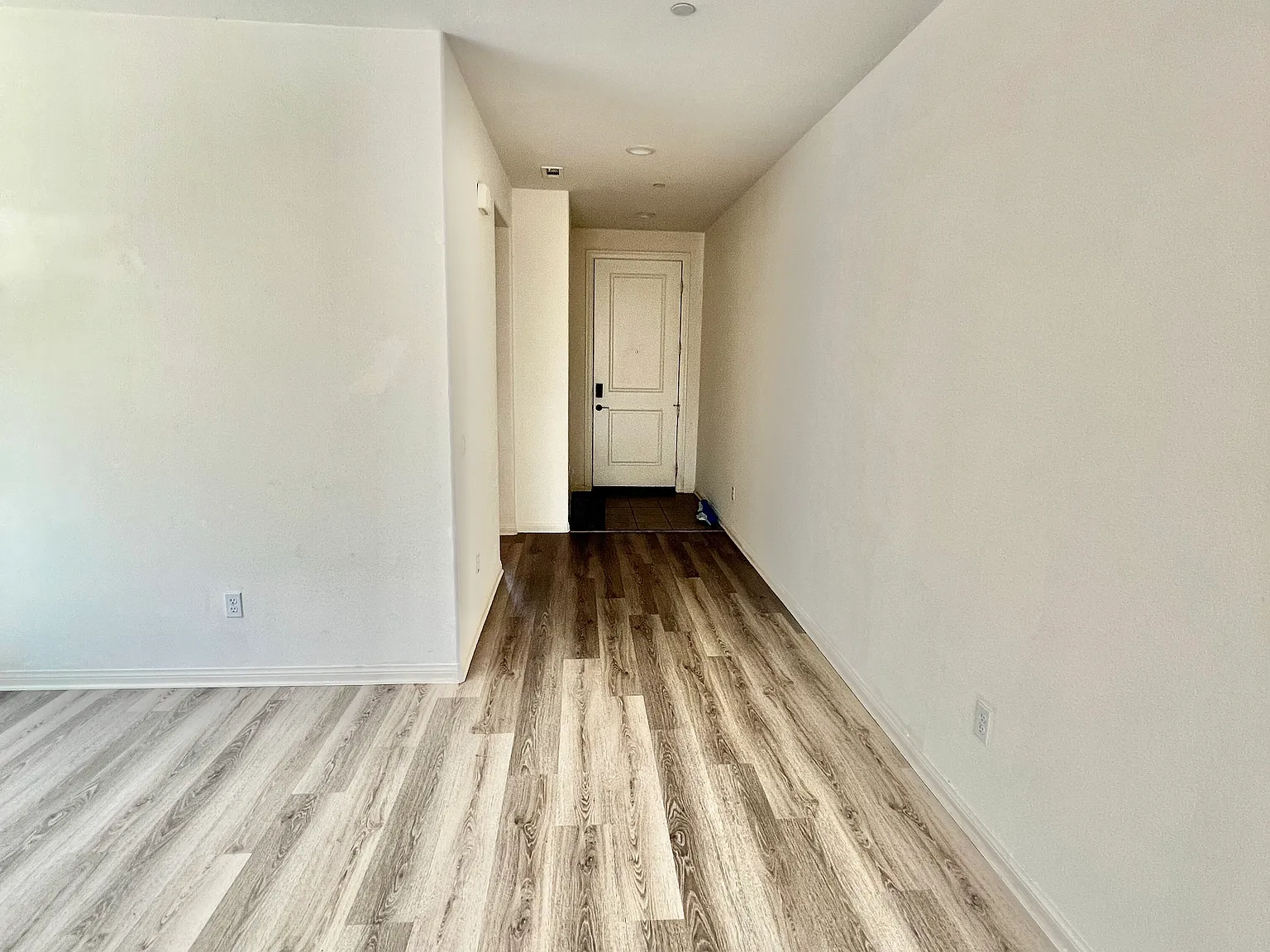 4 bed, 2960 sqft, $3,999 — Photo 2