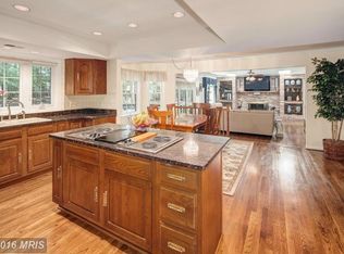 10327 Hickory Forest Dr, Oakton, VA 22124