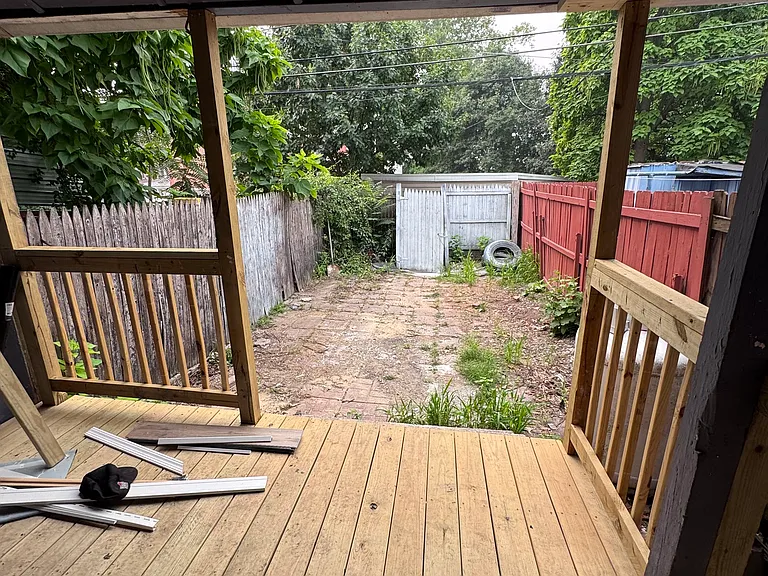 1323 Berryhill St #1 — Photo 20