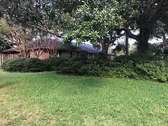 2nd image of 3490 Blueridge Dr