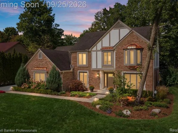 1414 Bradbury Dr, Troy, MI 48098