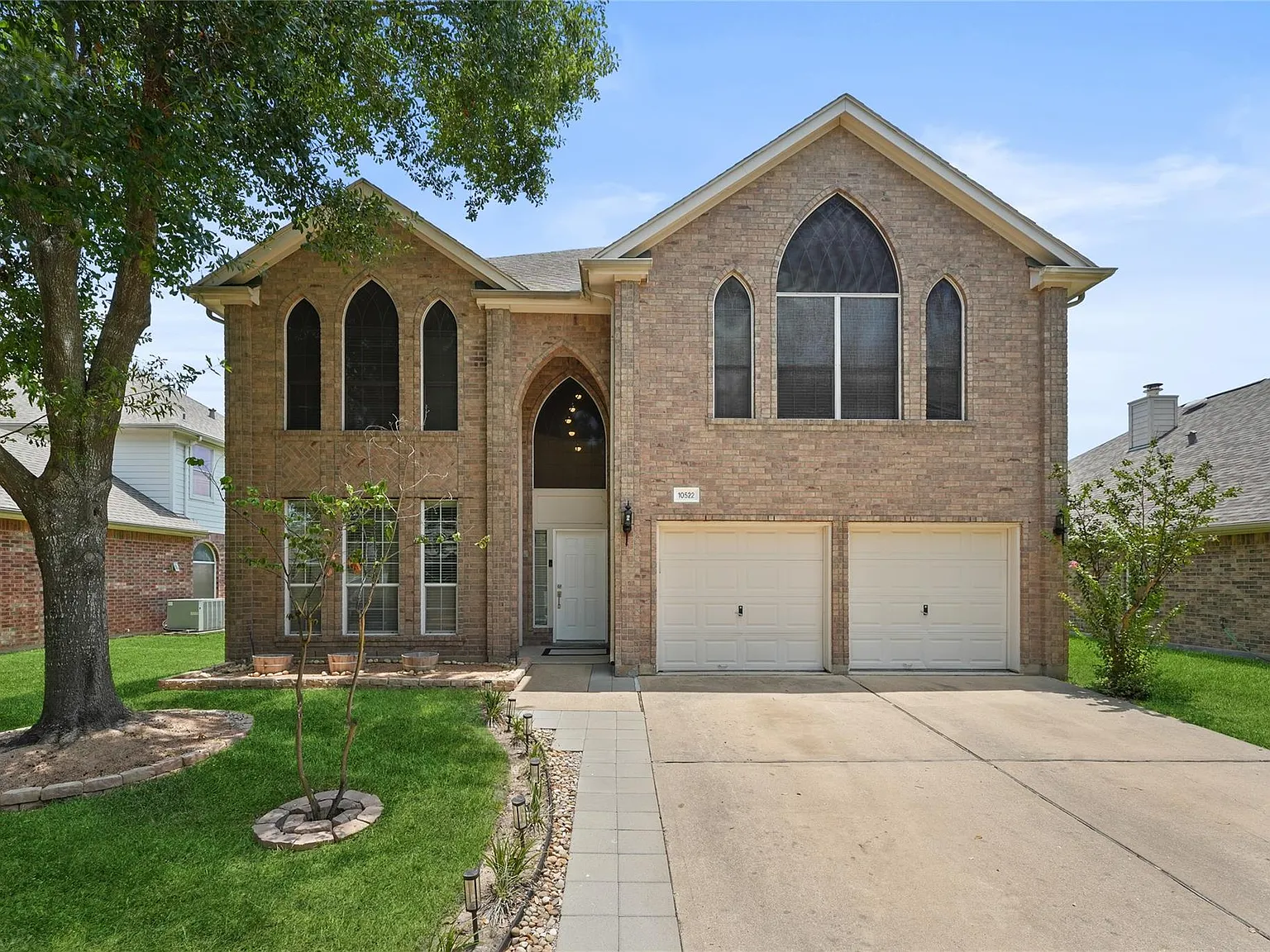 4 bed, 2.5 bath, 3216 sqft, $2,900 — Photo 2