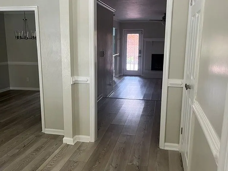 1002 Colonial Meadows Way — Photo 2