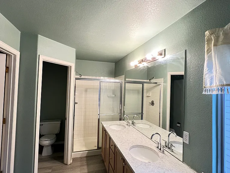 19061 E Linvale Pl — Photo 2