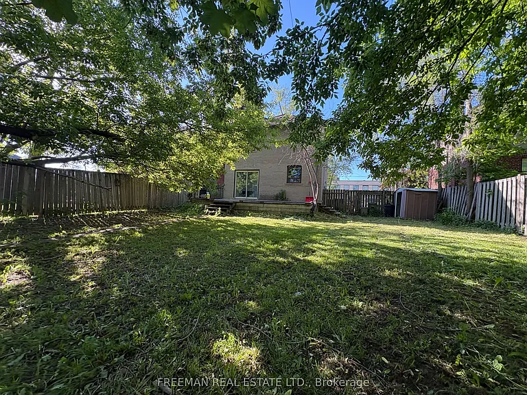 535 Lawrence Ave W — Photo 16