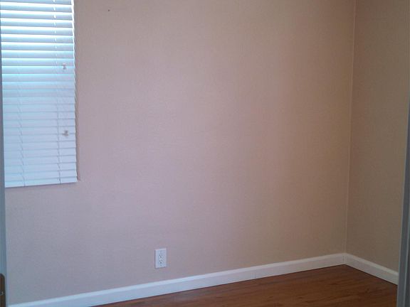 5th image of 802 E North St