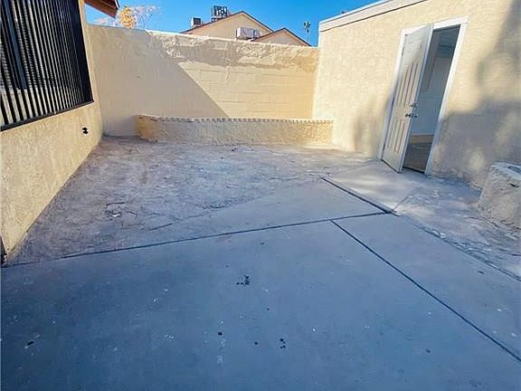 2nd image of 3923 Hartford Pl