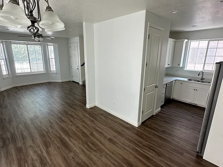 1211 W 20 S — Photo 3