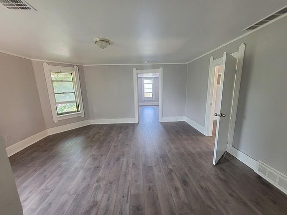 3rd image of 3221 W 41st St #3