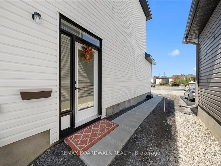 141 Shelleright St — Photo 2