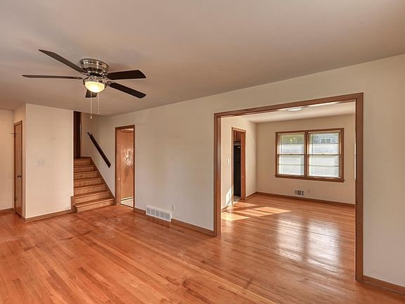 4th image of 5031 Woodland Ave