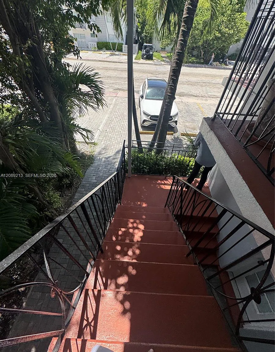 Lincoln Road Villas East — Photo 4