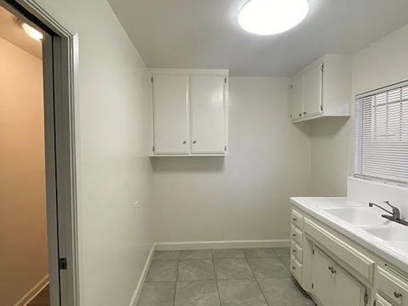 3rd image of 838-844 S Wilton Pl #838-1