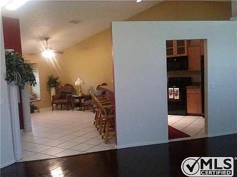 3rd image of 408 SW Ryan Ave