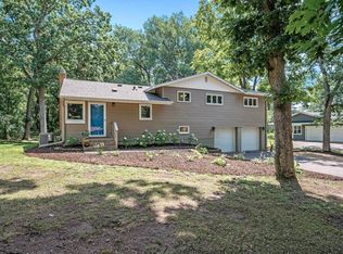 1332 Hallam Ave N, Mahtomedi, MN 55115