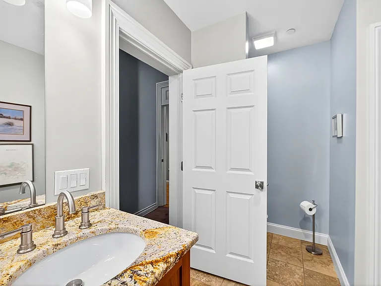325 S Salina St #2 — Photo 16