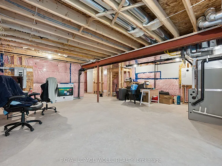 40 Moon Cres — Photo 25