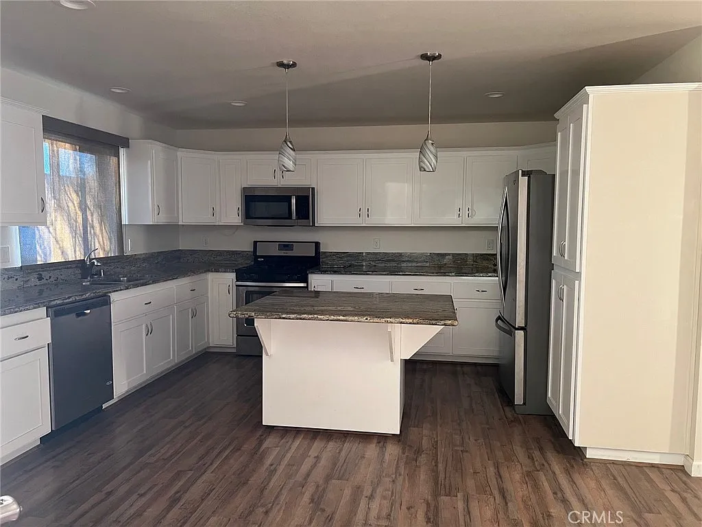 2 bed, 1100 sqft, $2,400 — Photo 4