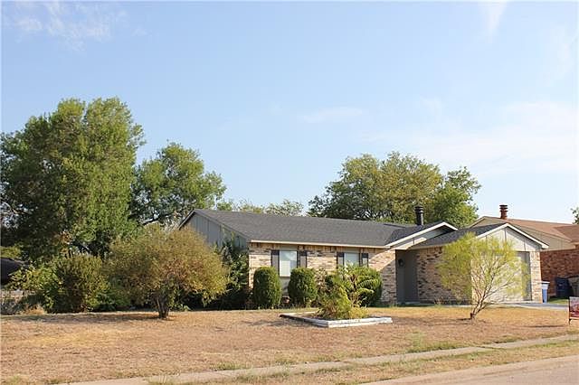 2nd image of 611 Valley View Dr