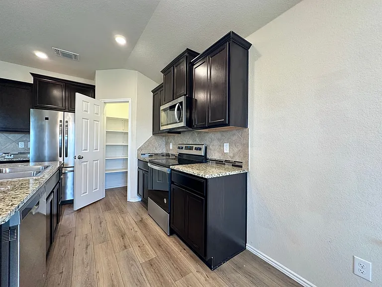 300 Danielle Dr — Photo 12