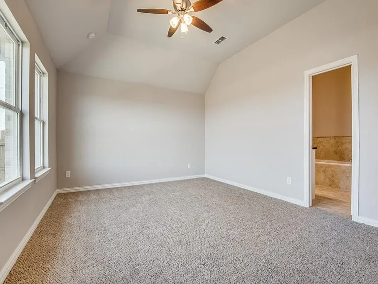 1004 Churchill Dr — Photo 12